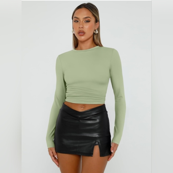 Trendy Queen Tops - NWT Long Sleeve Tee
